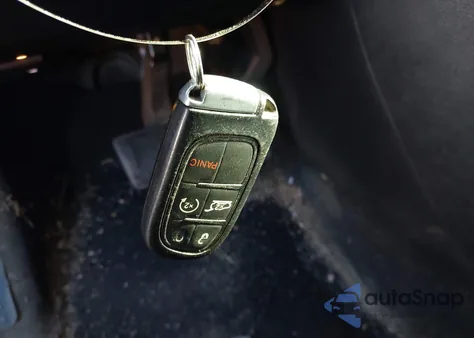 2019 Jeep Cherokee Altitude Fwd z USA, uszkodzony, nr VIN 1C4PJLLB2KD474246